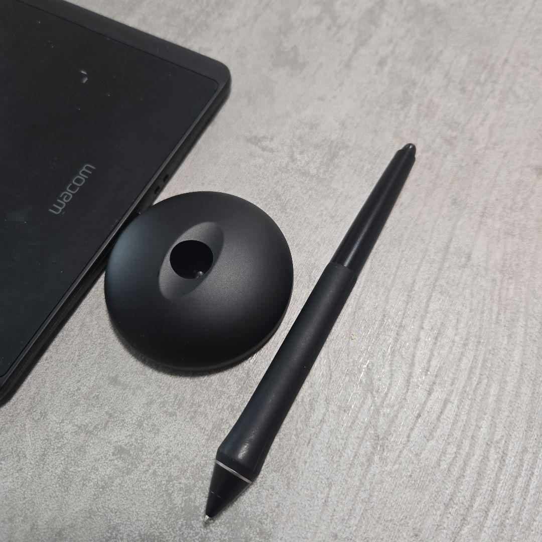 Wacom ワコム　ペンタブレット　Intuos Pro small 板タブ