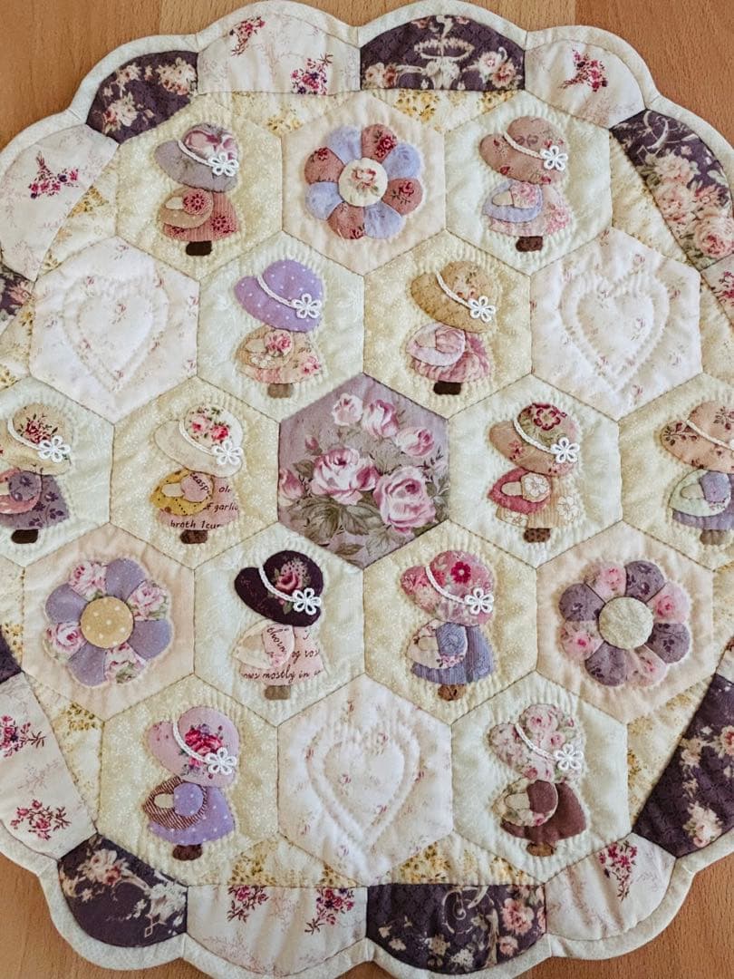 ハンドメイド♪スーちゃんとドレスデン♪のキルト　パッチワークタペストリー