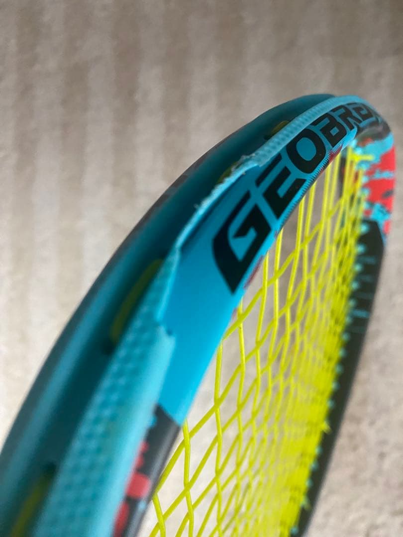 YONEX ジオブレイク70Sラケットケース、ストリング、タイヤグリップ3色付き