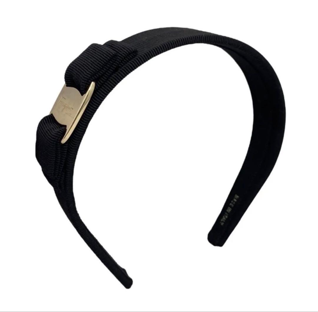 未使用 フェラガモ カチューシャ ブラック ヴァラ リボン ロゴ金具 黒色