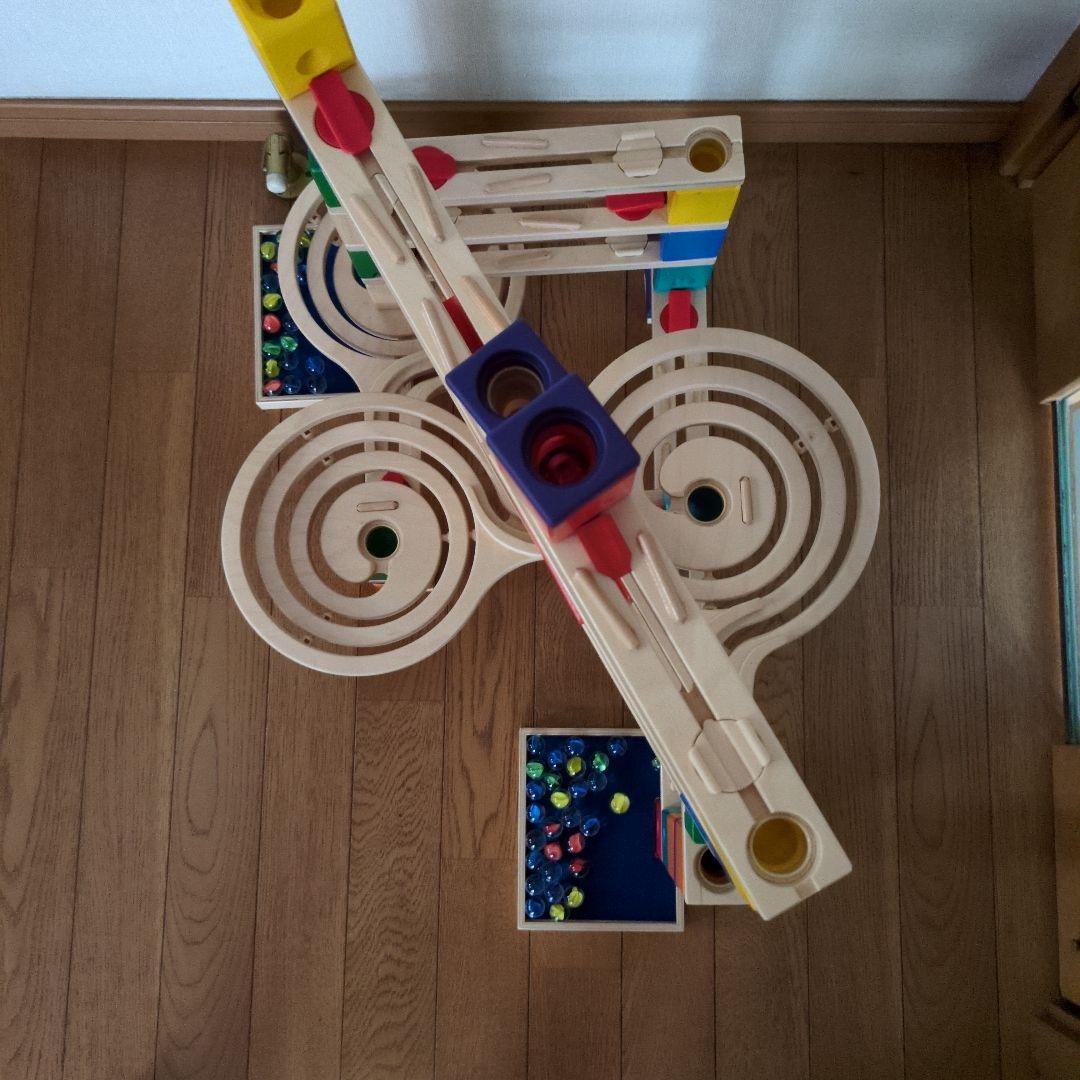 クアドリラ ツイスト&レールセット ボールキャッチャー2個付き