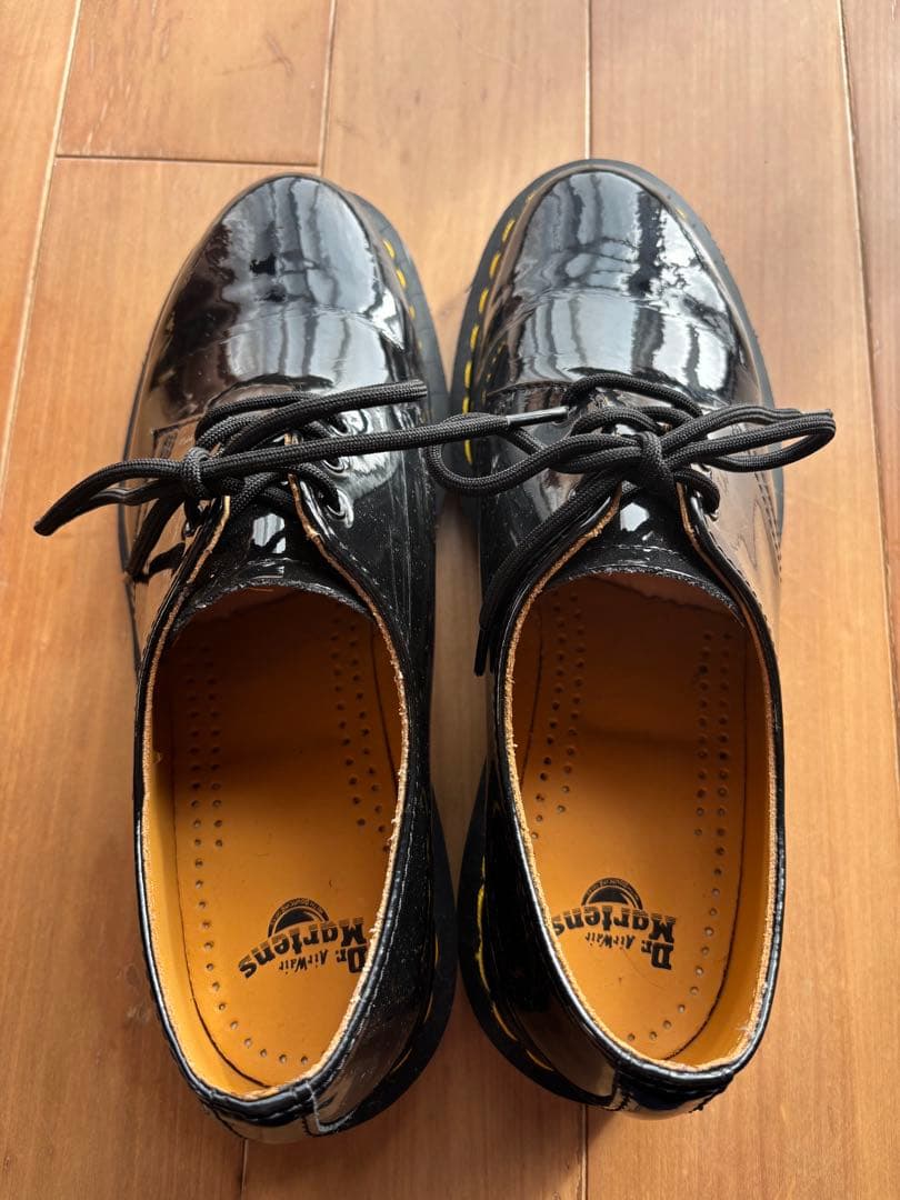 Dr. Martens 黒エナメル厚底ドレスシューズ