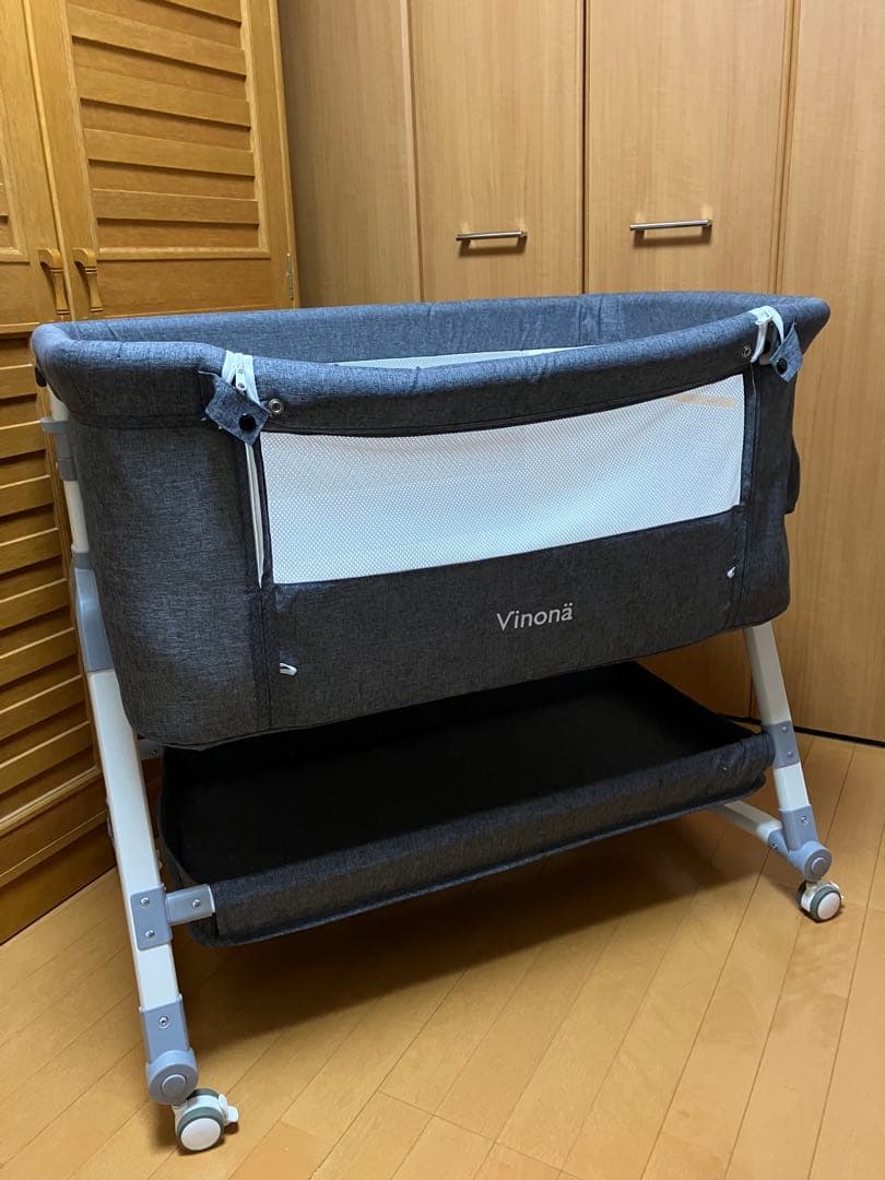 Vinona ベビーベッド グレー キャスター付き