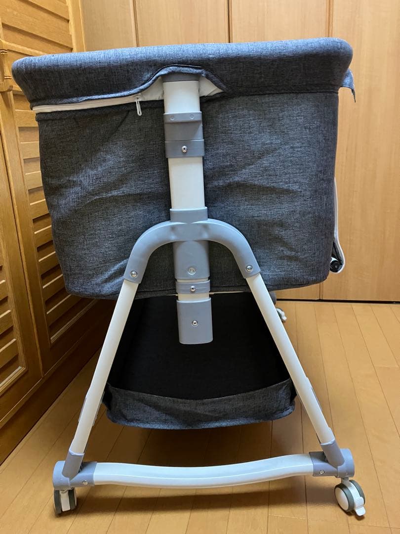 Vinona ベビーベッド グレー キャスター付き