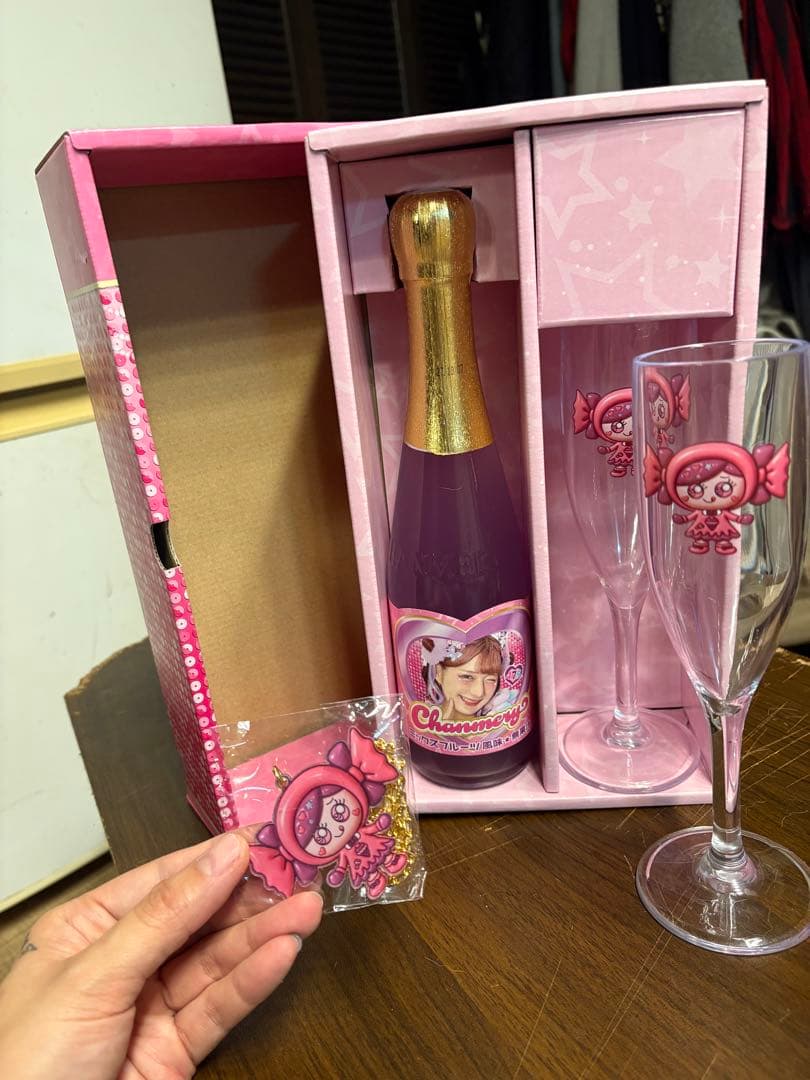 しなこシャンメリー　グラス+1個andオマケ付き