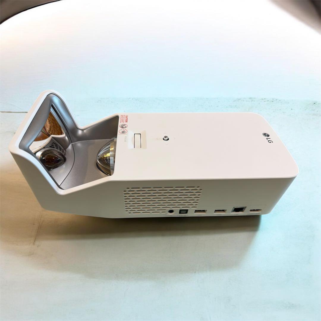 LG Cine Beam超単焦点プロジェクター