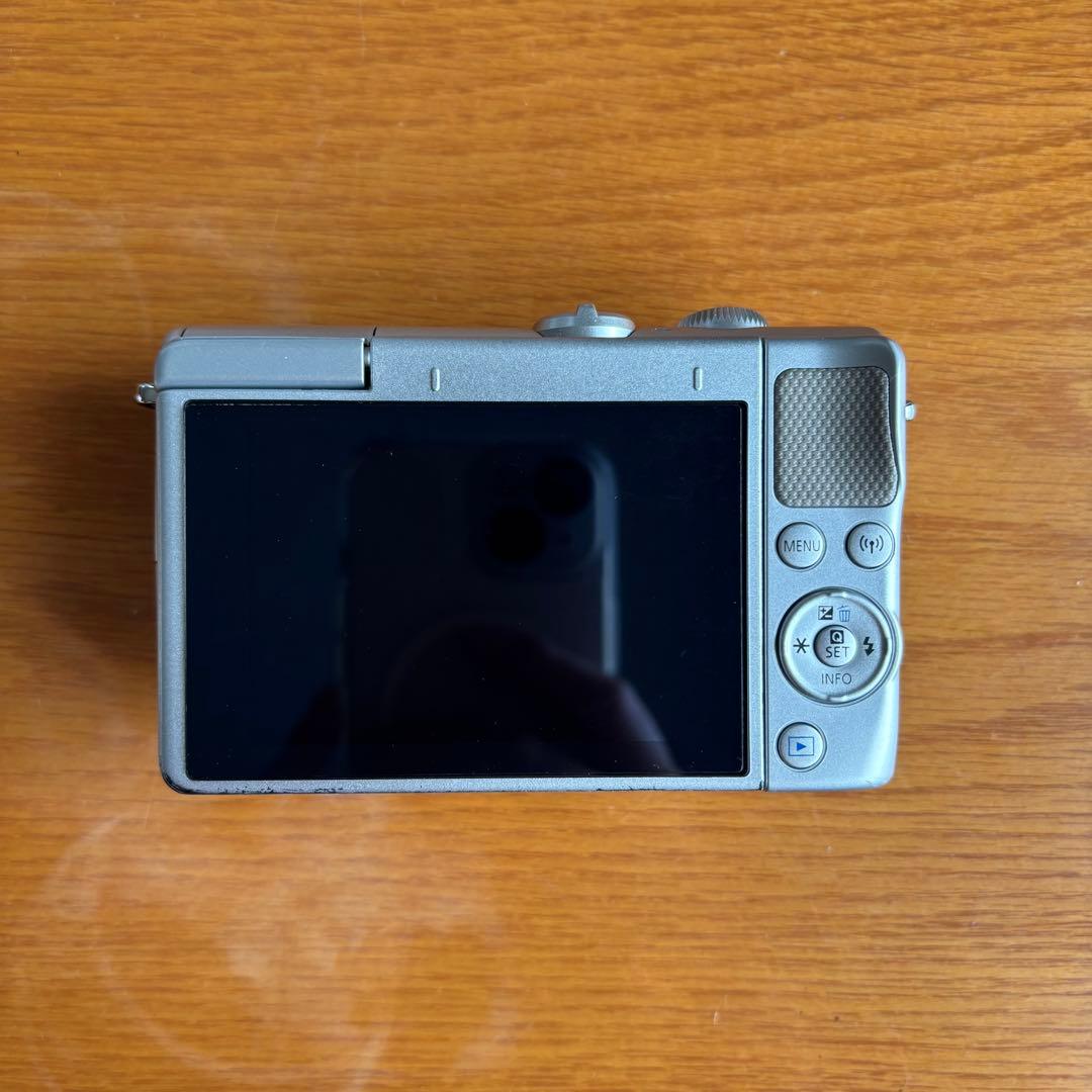 Canon EOS M100 グレー 標準ズーム・単焦点レンズキット