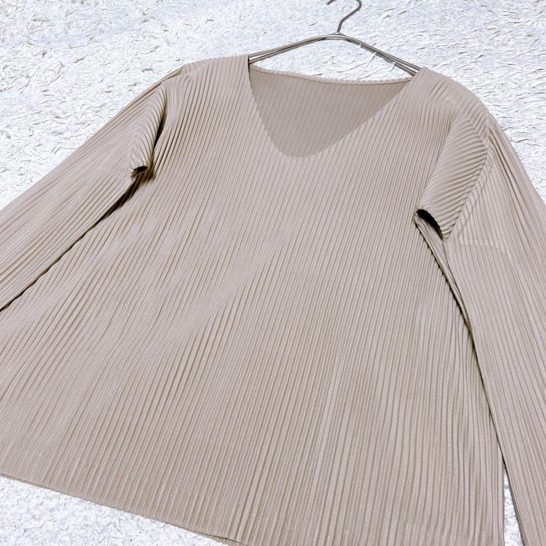 プリーツプリーズ　長袖Ｖネックカットソー　アイボリー　サイズ3