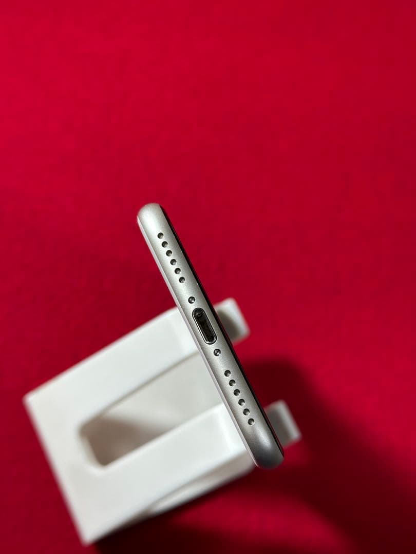 【1443】iPhone SE3第3世代スターライト 64GB simフリー