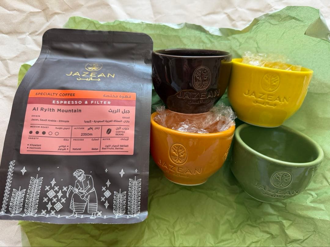 非売品　サウジ　万博　AL RYITH MOUNTAIN コーヒー豆とカップ