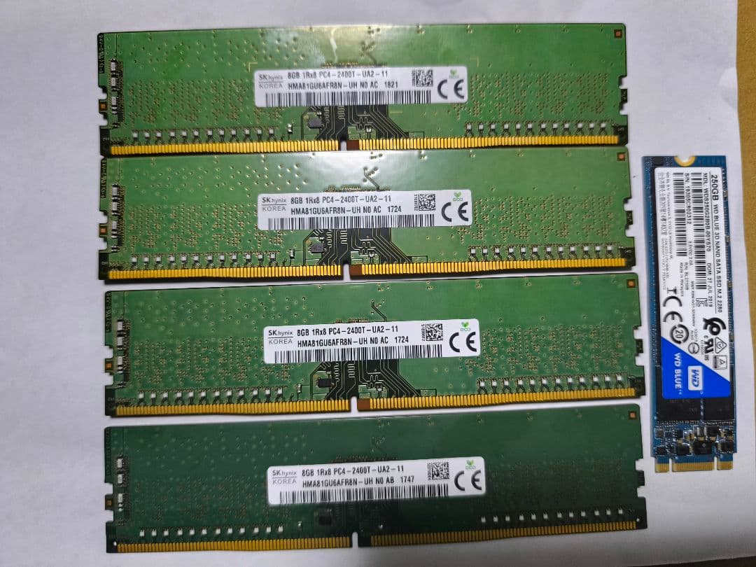 SKhynix DDR4 2400 メモリ4本 計32GB M.2 SSDおまけ