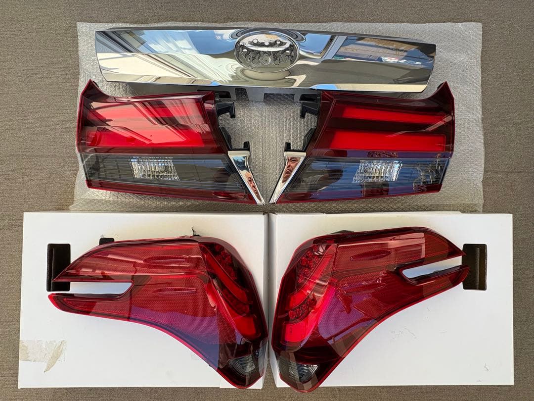 30アルファード前期　純正テールランプ ＋リアガーニッシュ　セット