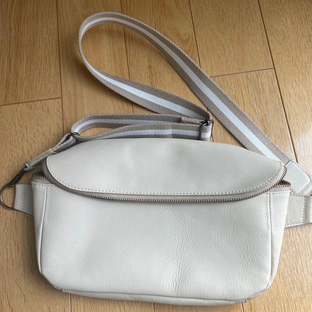 ぴぃこ　カンミ　ボディーバック