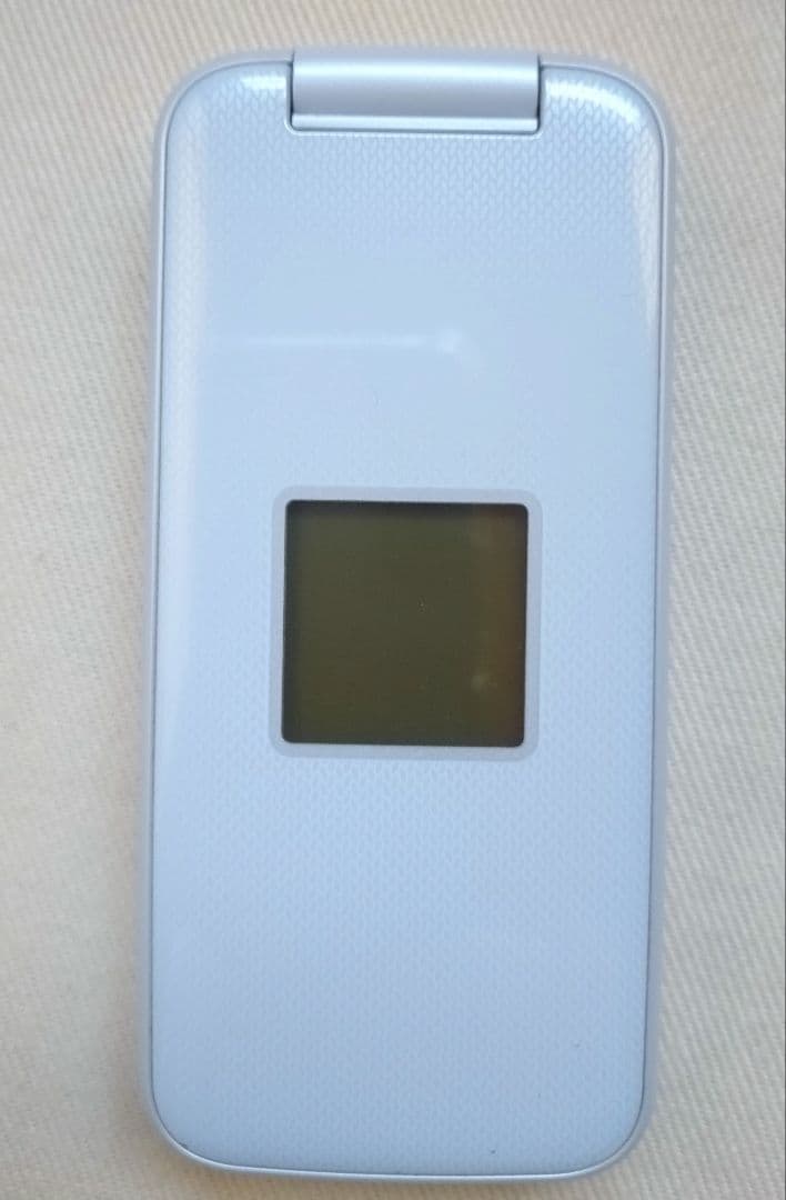 docomo らくらくホン F-01M ホワイト