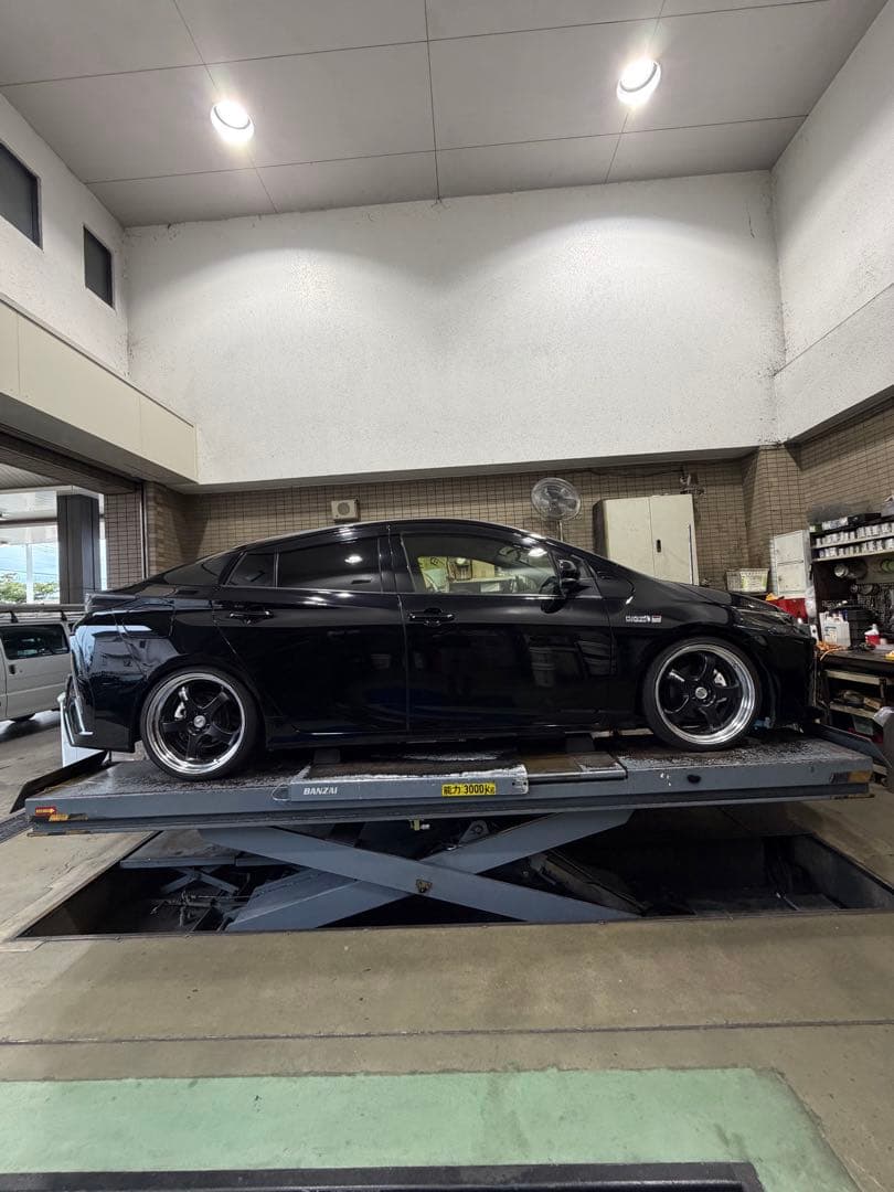 ピ*ん様 pcd100 ワークマイスター19インチ　プリウスポン付けでツラ