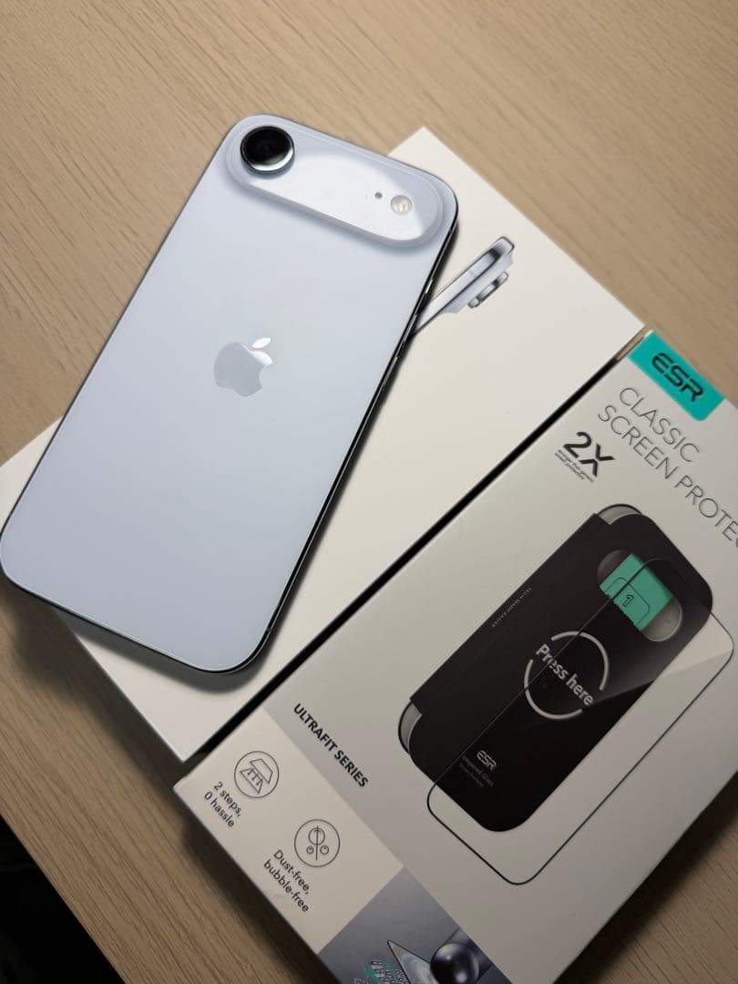 iPhone airスカイブルー(256GB) ESR保護フィルム付き