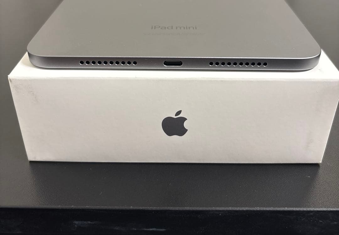 ほぼ未使用 iPad mini 第7世代 Wi-Fi 128GB スペースグレー