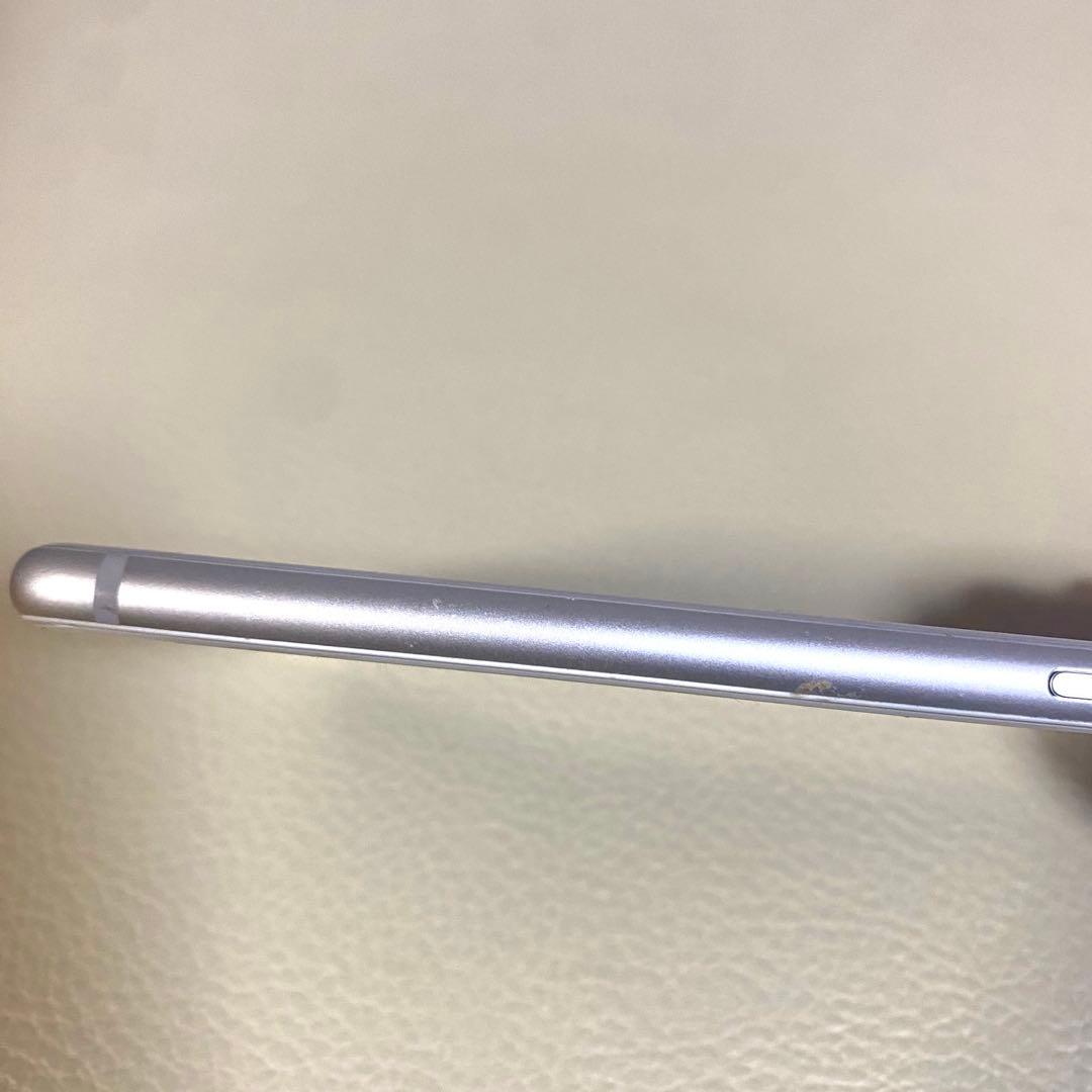 中古 iPhone8 SIMフリー バッテリー63% スマホ　Apple