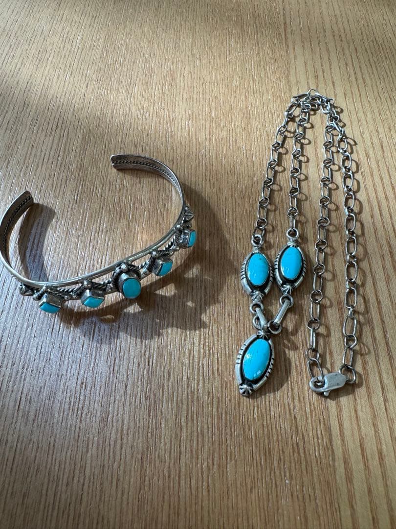 ターコイズのバングルとネックレスのセット