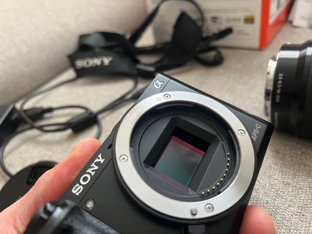 SONY α6000 ミラーレス一眼カメラ とSONY18-200レンズのセット