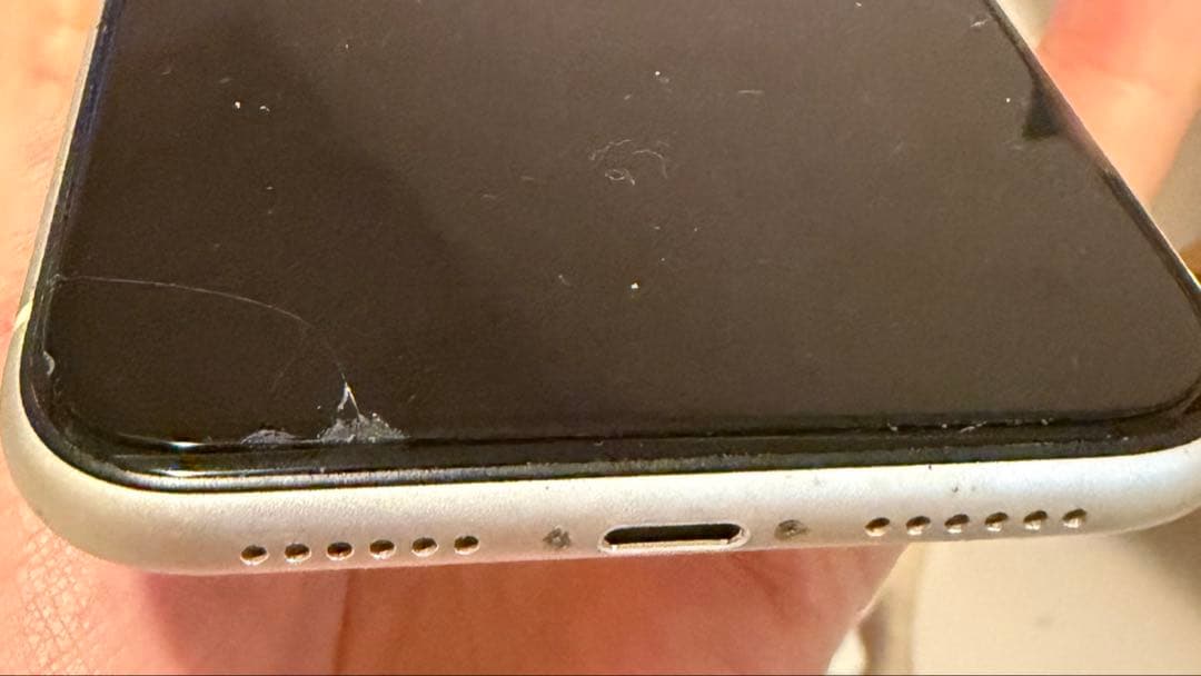 Apple iPhone 11 ホワイト　SIMフリー