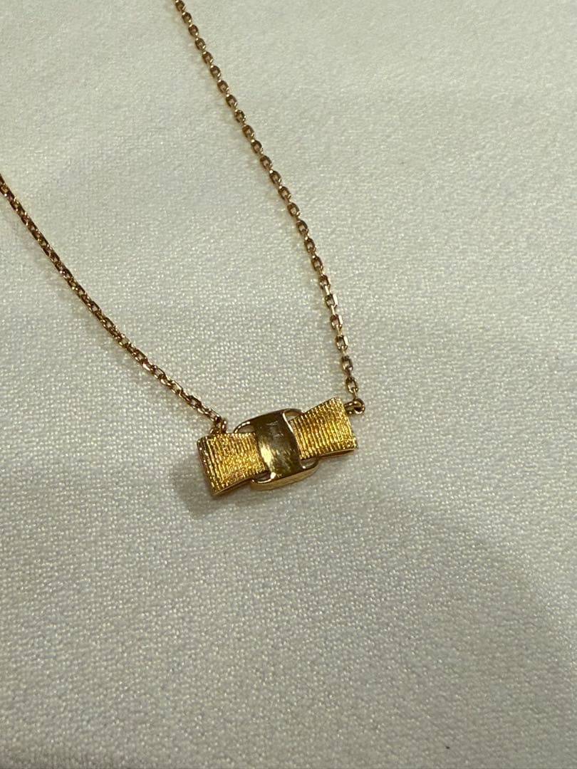 m*e様 FERRAGAMO ヴィラ・リボン