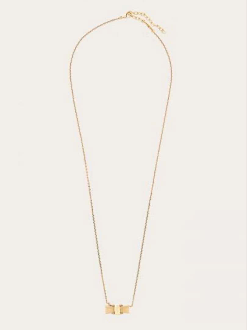 m*e様 FERRAGAMO ヴィラ・リボン