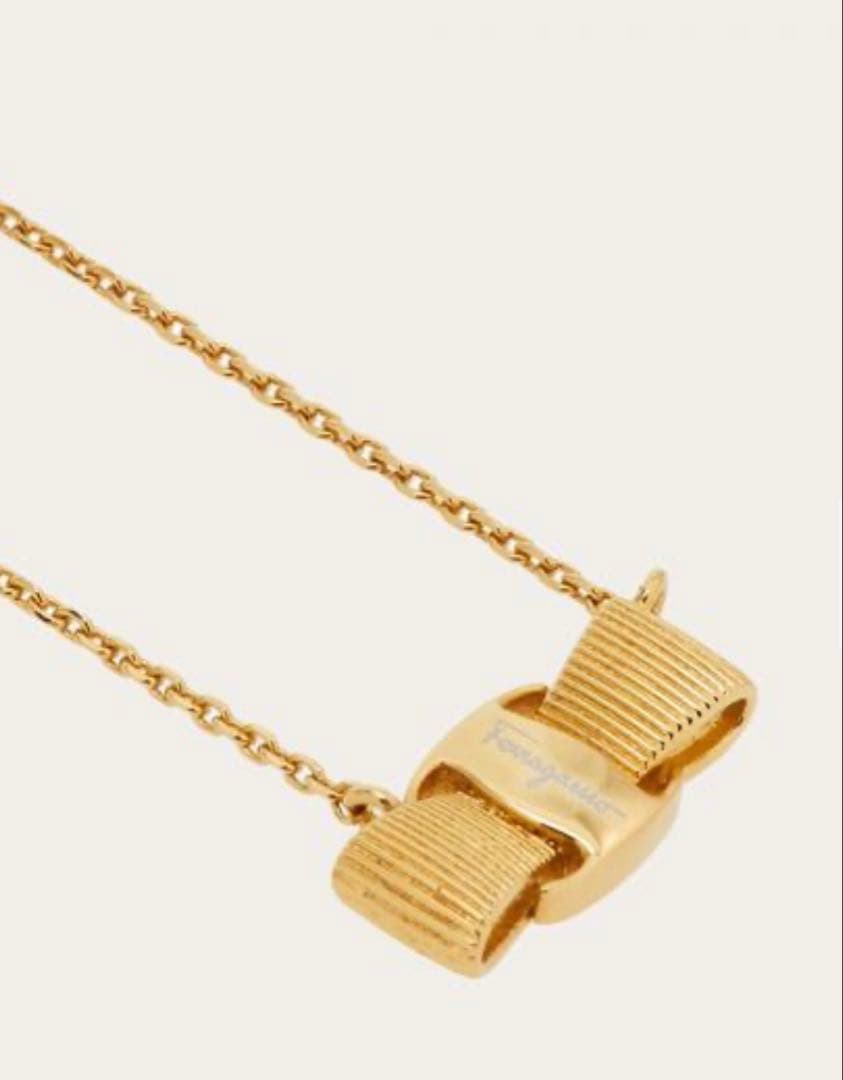 m*e様 FERRAGAMO ヴィラ・リボン