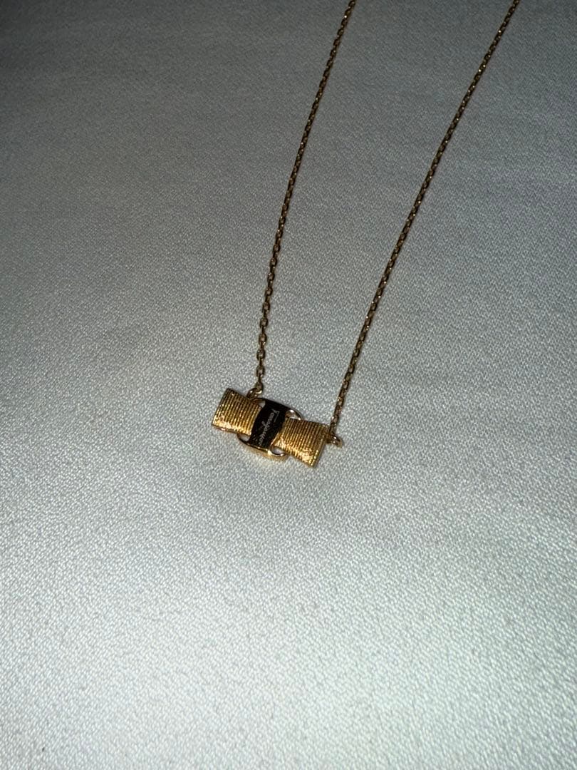 m*e様 FERRAGAMO ヴィラ・リボン