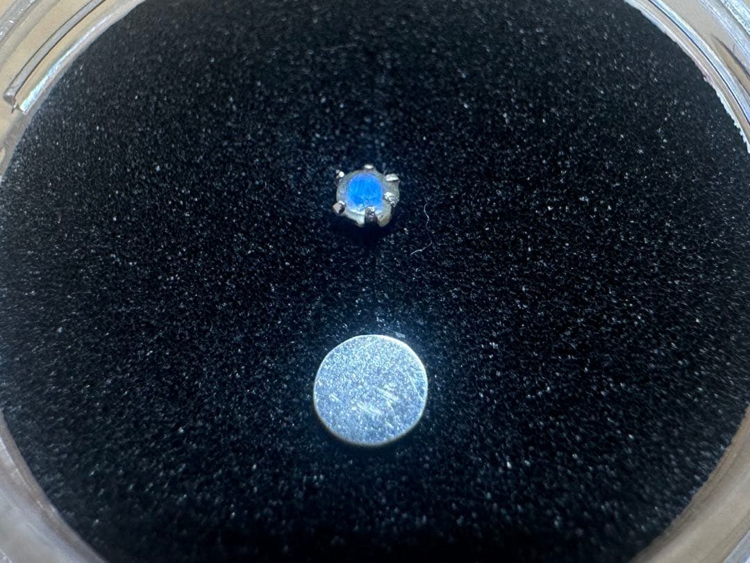 ピアス　ムーンストーン　プラチナ　ヘリックス　トラガス　片耳　メンズ　レディース