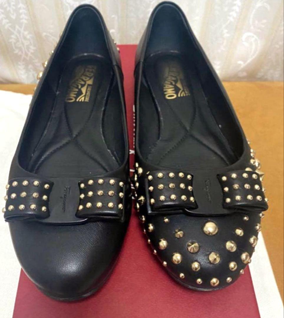 Salvatore Ferragamo ブラックスタッズバレエシューズ
