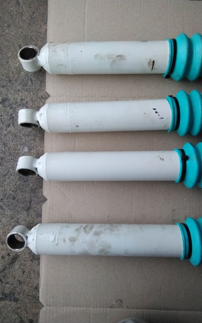 三菱ジープ　ロングショックアブソーバー