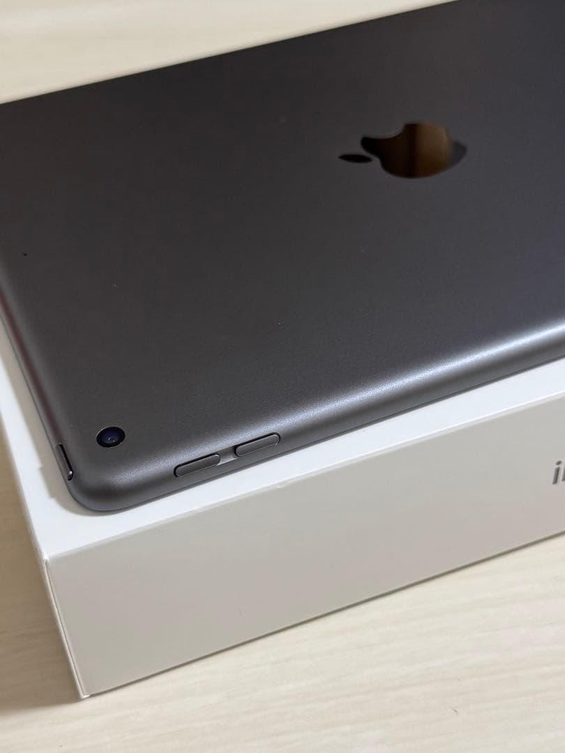Apple iPad スペースグレー 本体 第9世代 カバー付き