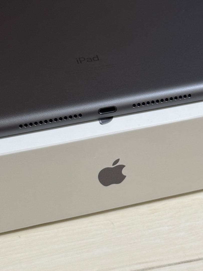 Apple iPad スペースグレー 本体 第9世代 カバー付き
