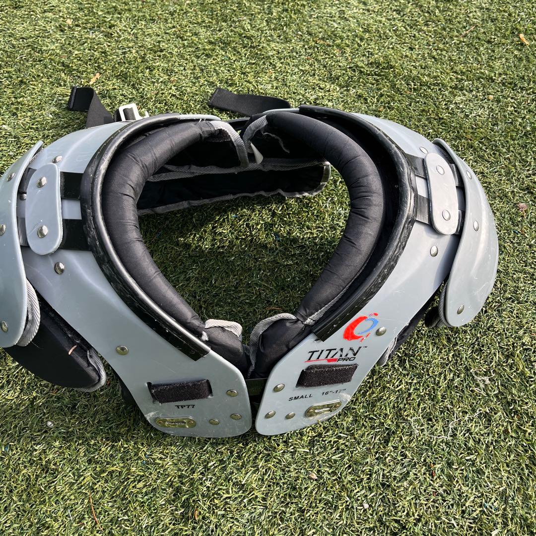 アメフト　ショルダー　Sサイズ