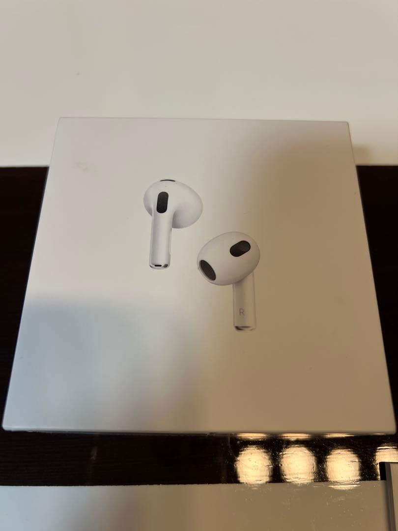 AirPods第3世代　ホワイト 充電ケース付き
