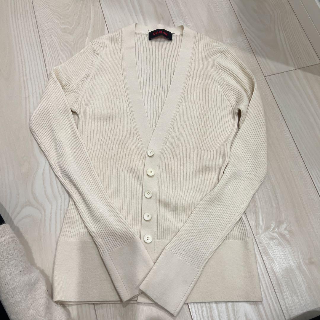 CABaN アイボリー Vネックカーディガン