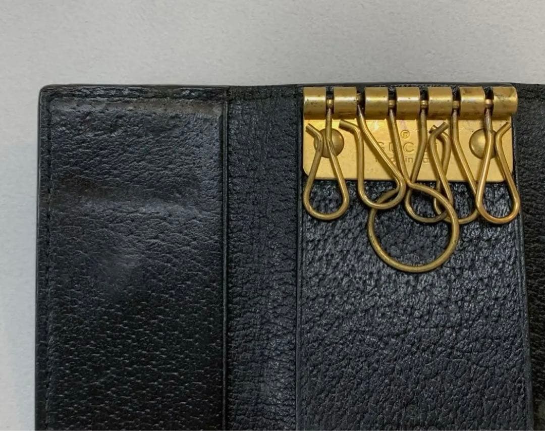 【GUCCI 】 ブラックレザー 蜂ロゴ キーケース