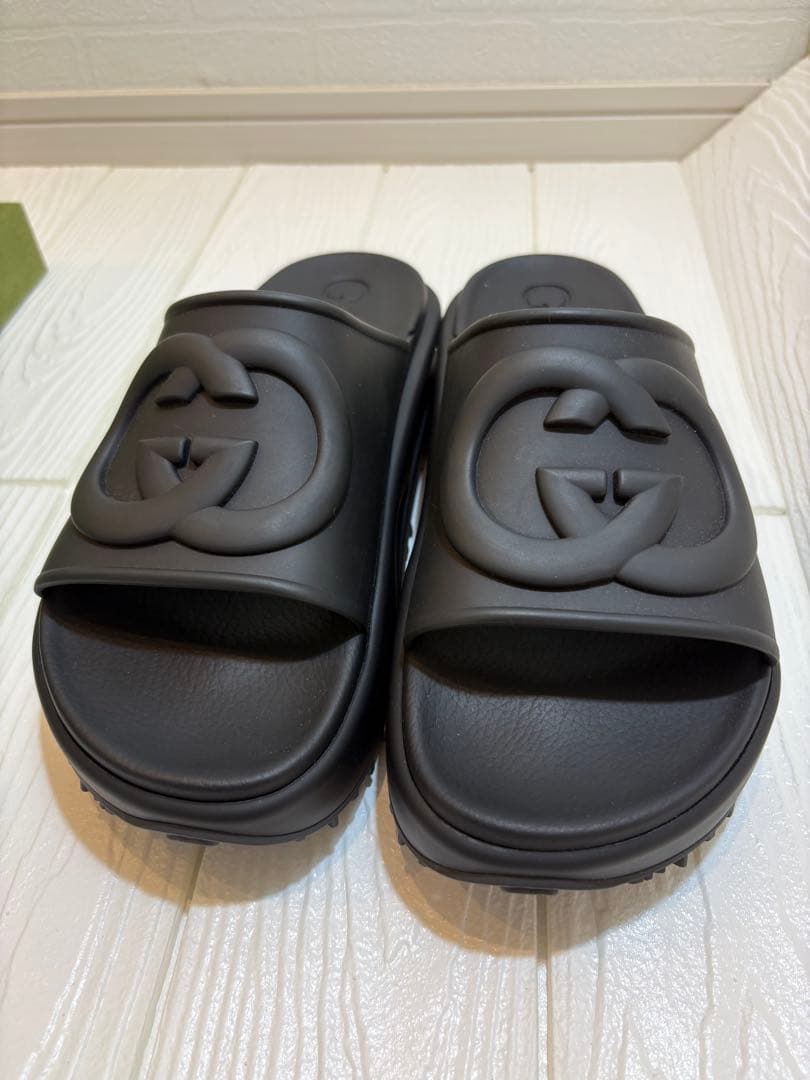 GUCCI 未使用インターロッキング　ブラック スライドサンダル　サイズ7