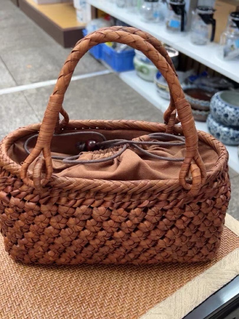 新品　山葡萄かごバッグ 手提げ 保存袋付き 人気の定番 素敵　翌日発送