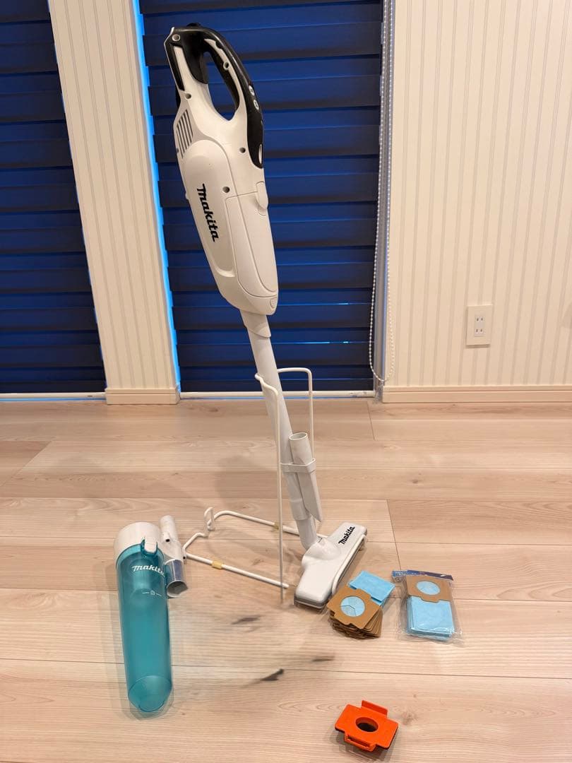 マキタ18V充電式クリーナーCL182FD 付属品多数あり