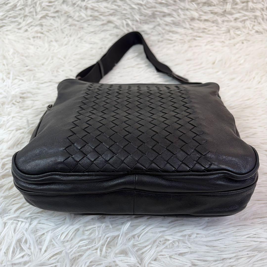 極美品✨BOTTEGA VENETA ショルダーバッグ イントレチャート 漆黒