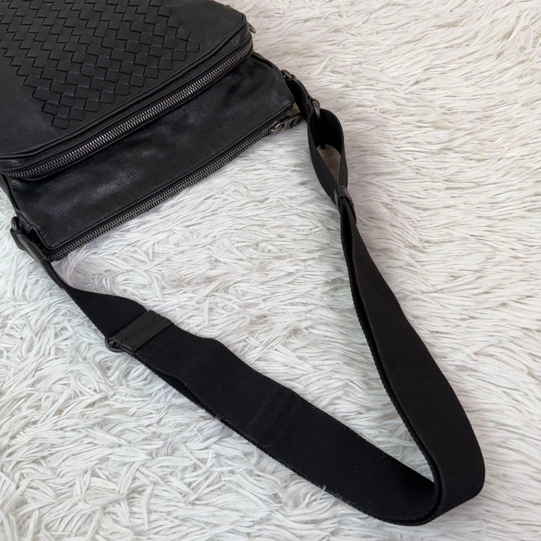 極美品✨BOTTEGA VENETA ショルダーバッグ イントレチャート 漆黒