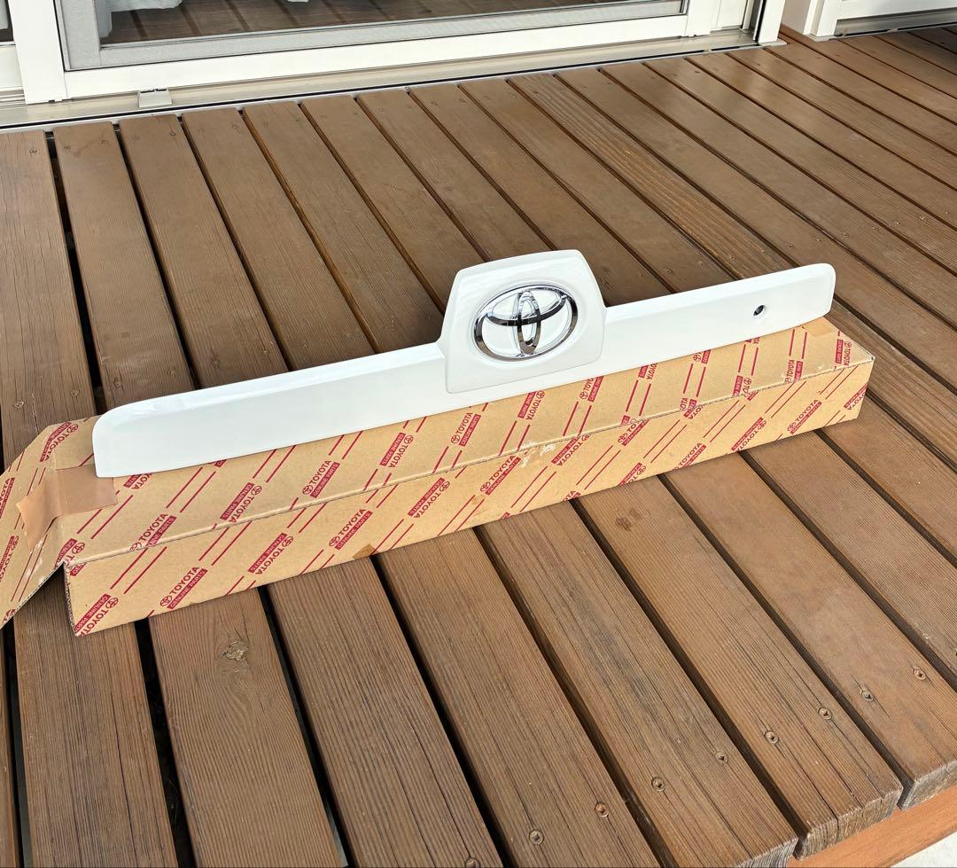 ハイラックスサーフ215 前期 純正リアガーニッシュ