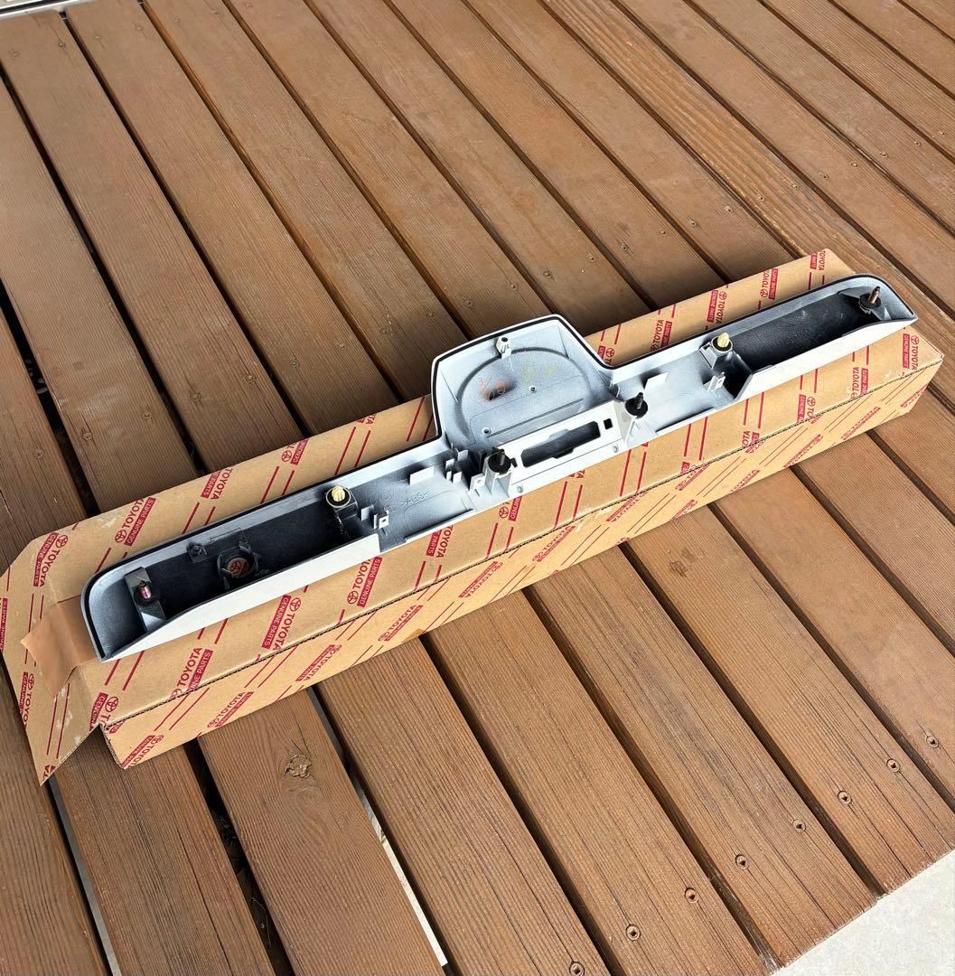 ハイラックスサーフ215 前期 純正リアガーニッシュ