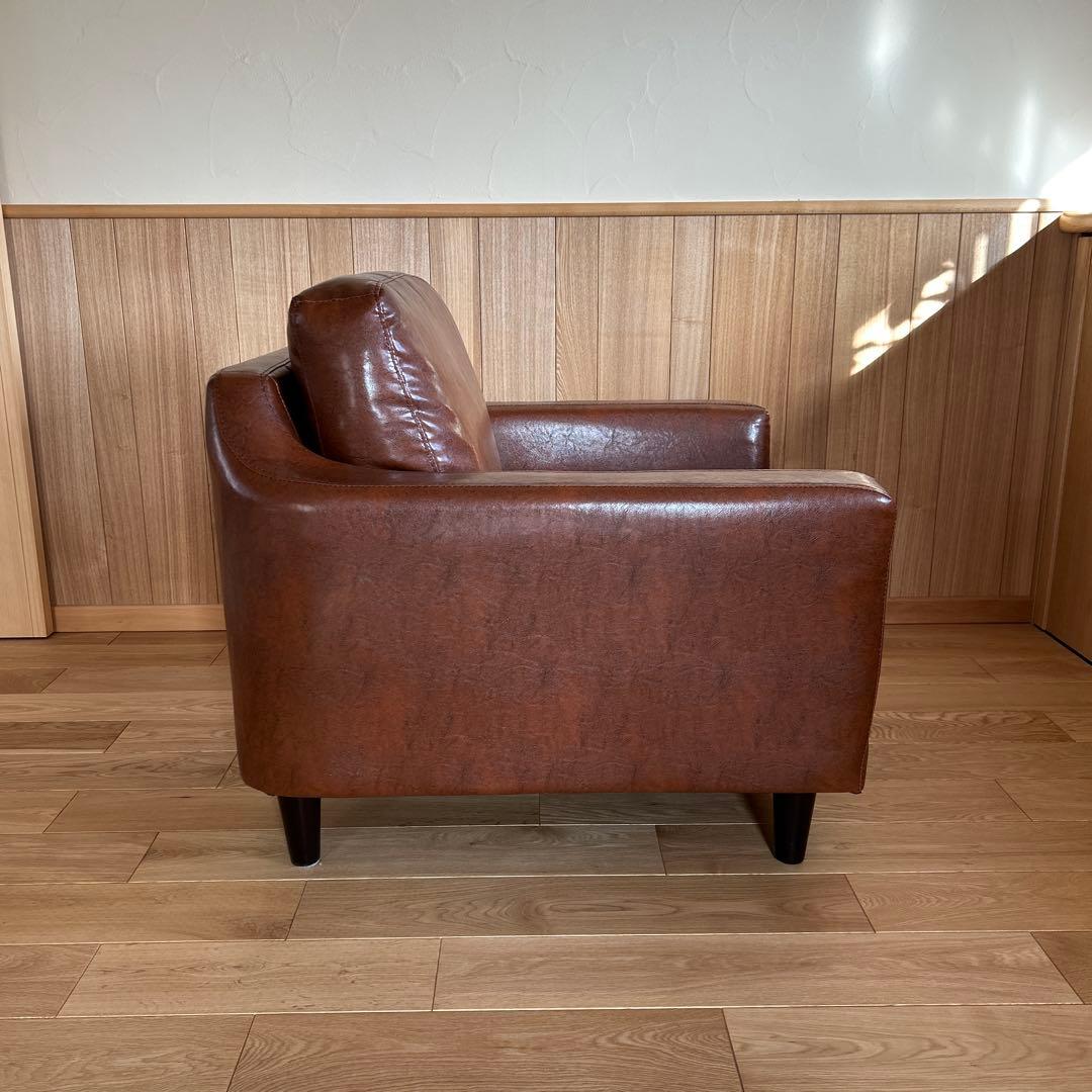 レザー風素材の高級感のある　一人掛けソファー