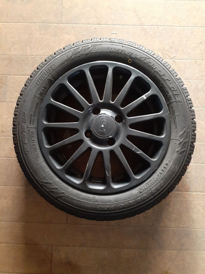 トーヨー14インチスタッドレス　走行千キロ未満 　　ホイール付き４本セット