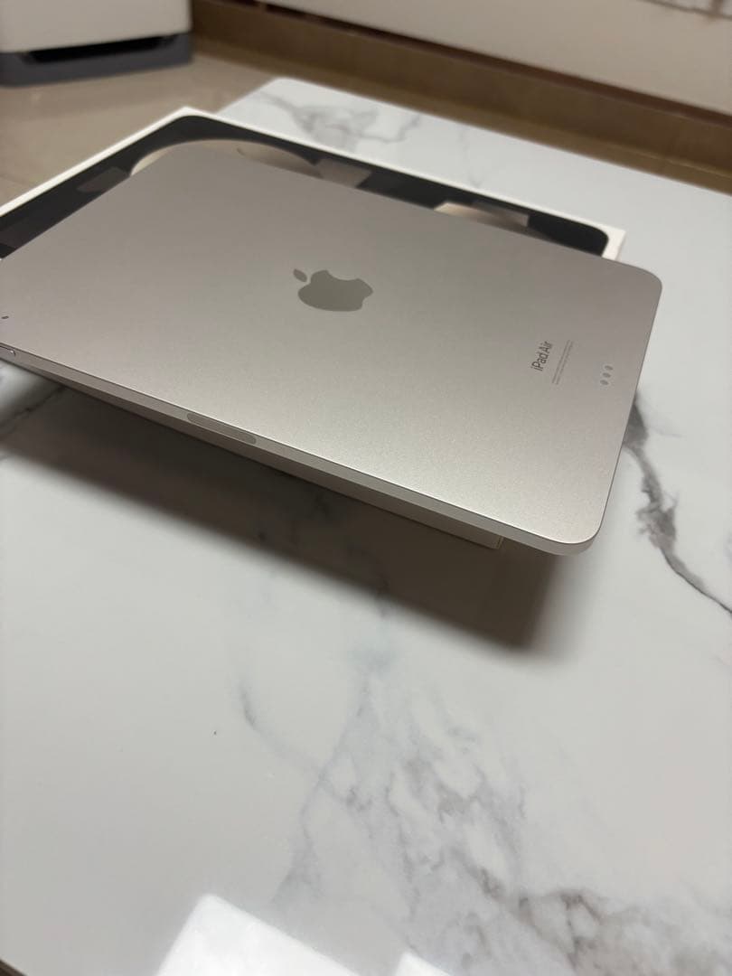 iPad Air第5世代スターライト256GB￼ Wi-Fiモデル