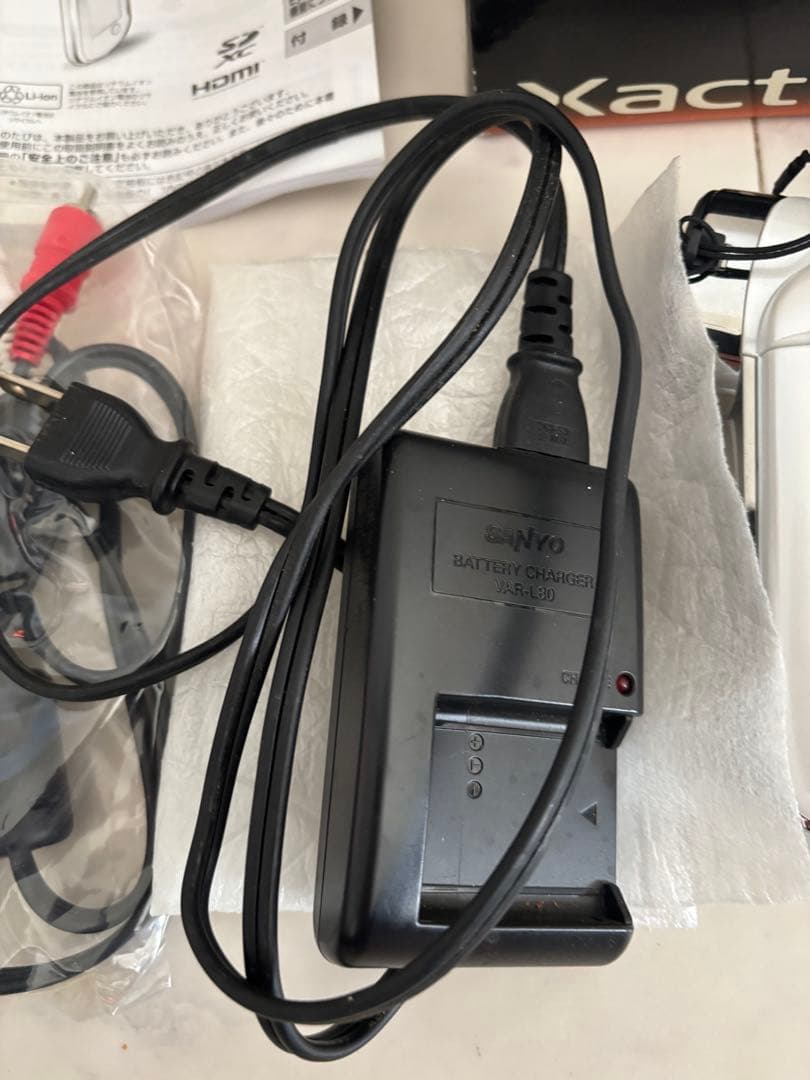 SANYO サンヨー デジカメ Xacti DMX−CG100 ホワイト