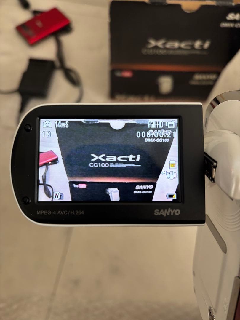 SANYO サンヨー デジカメ Xacti DMX−CG100 ホワイト